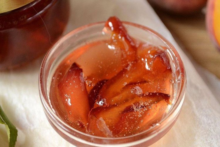 Хрустящие дольки нектаринов в пряном сиропе