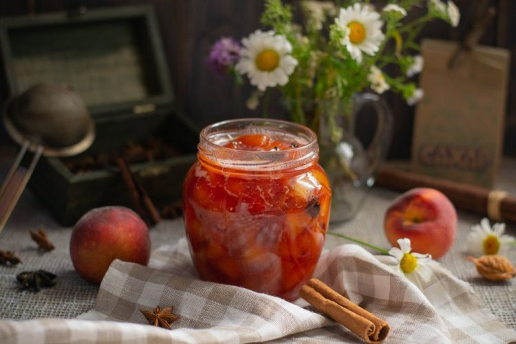 Пряное варенье из нектаринов