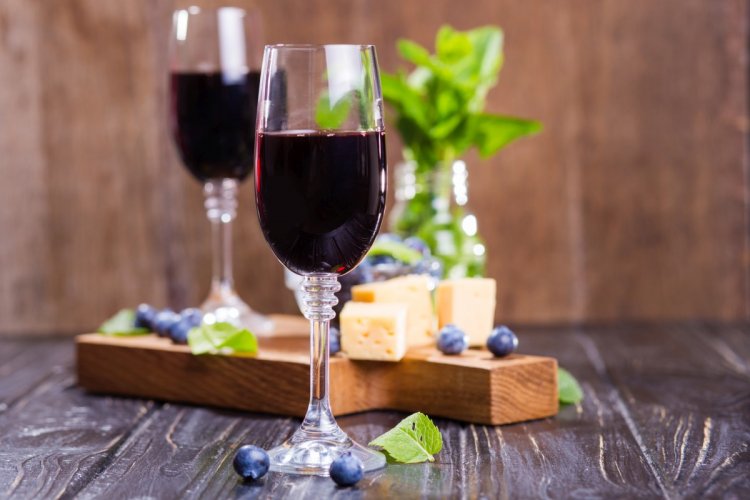 20 отличных рецептов вина из черники