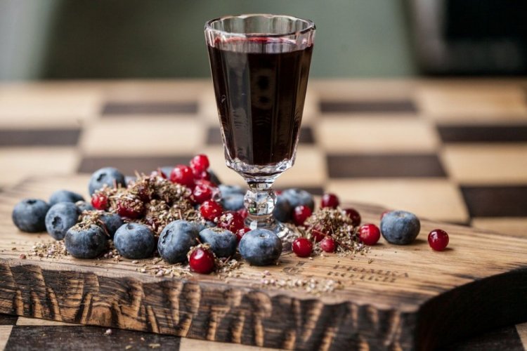 Вино из черники и клюквы