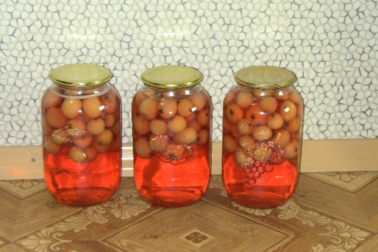 Компот из ранеток и апельсина на зиму