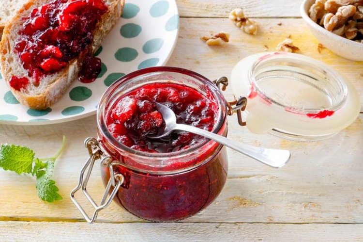 Варенье из клюквы с грецкими орехами