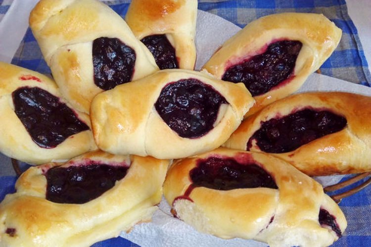 Пирожки «Лодочки» с черникой