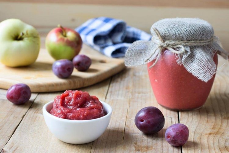 Яблочное пюре со сливами
