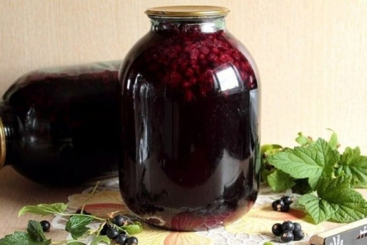 Компот из черники, малины и черной смородины