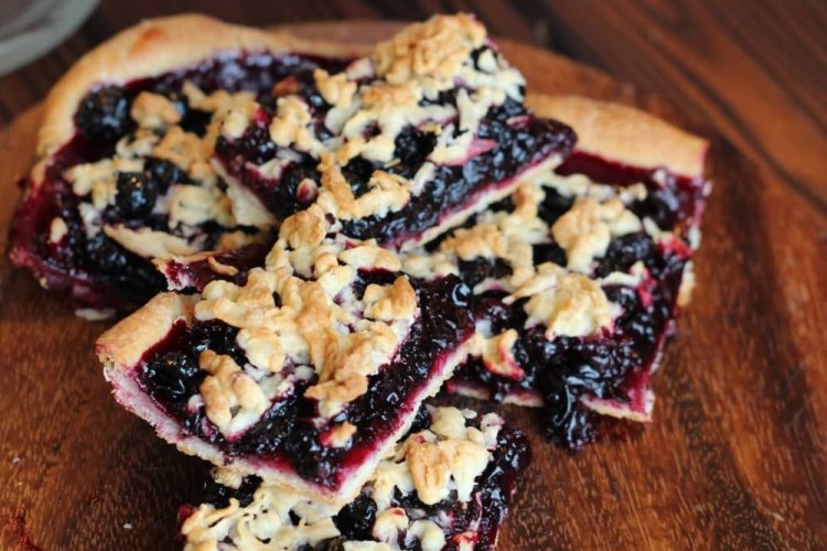 Песочный пирог со смородиной