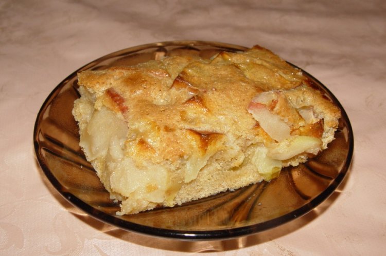 Шарлотка с грушей на молоке