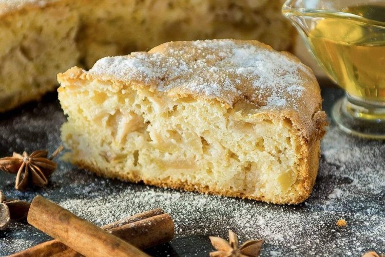 Постная шарлотка с грушами