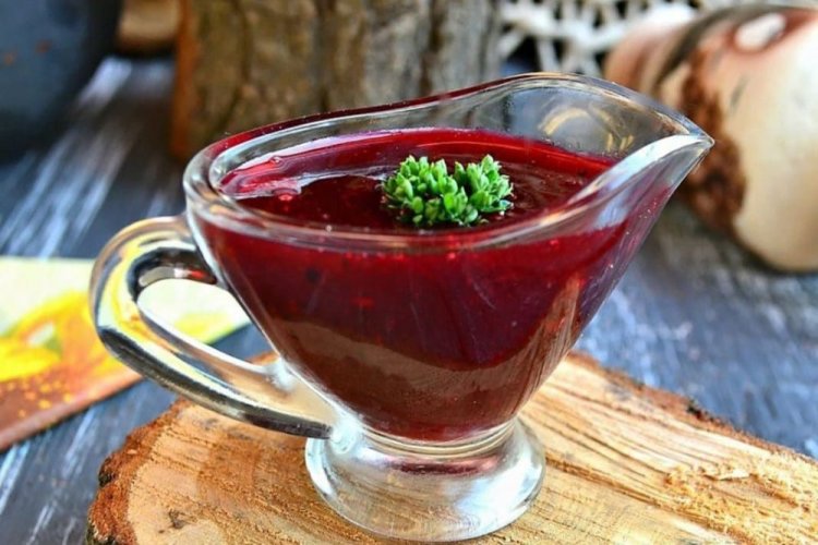 Соус из черники, помидоров и чеснока