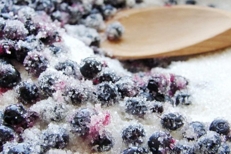Черника с сахаром на зиму