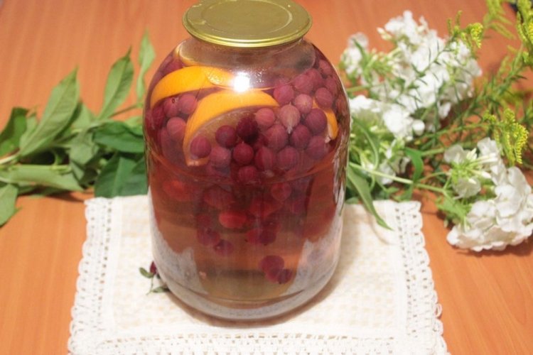 Компот из крыжовника с апельсинами и специями