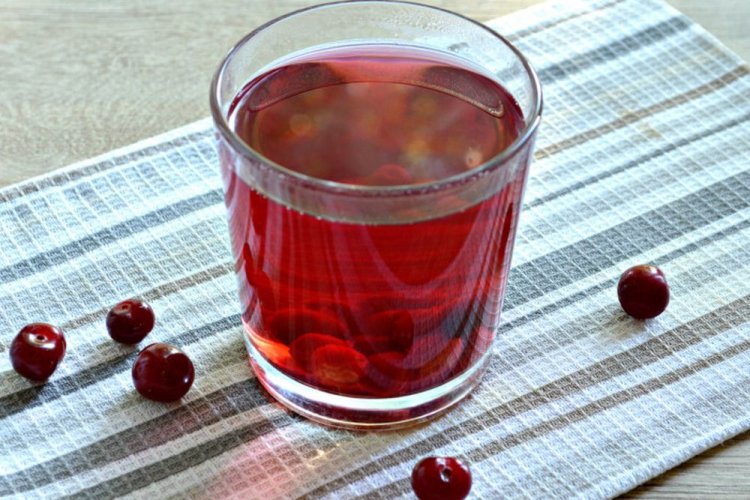 Летний компот из крыжовника, с вишней и апельсином