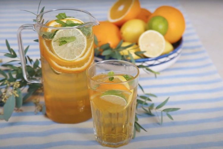 Компот с крыжовником, апельсином, лимоном, лаймом и мелиссой