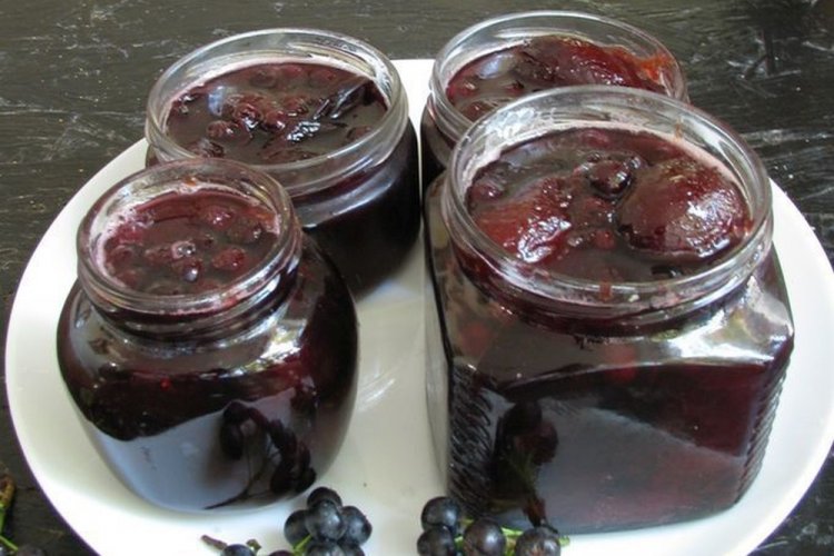 Варенье из черноплодной рябины со сливой