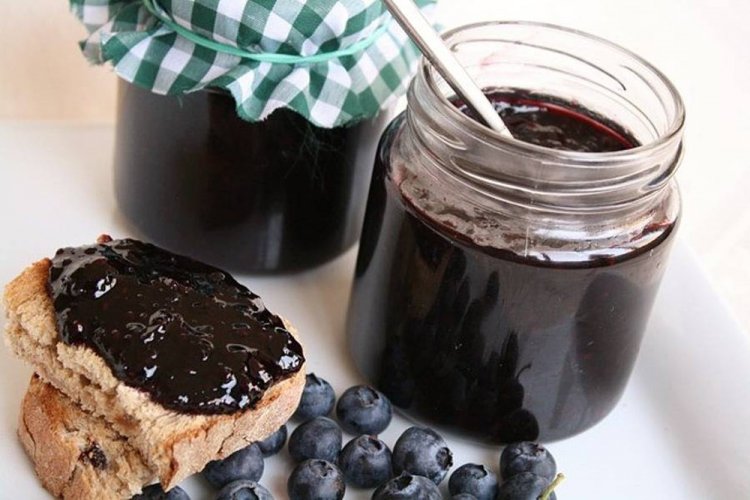 Черника в собственном соку в духовке