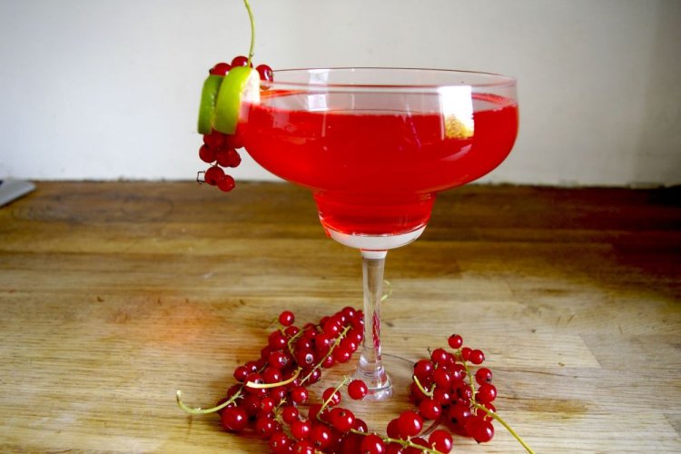 Наливка из красной смородины с лаймом