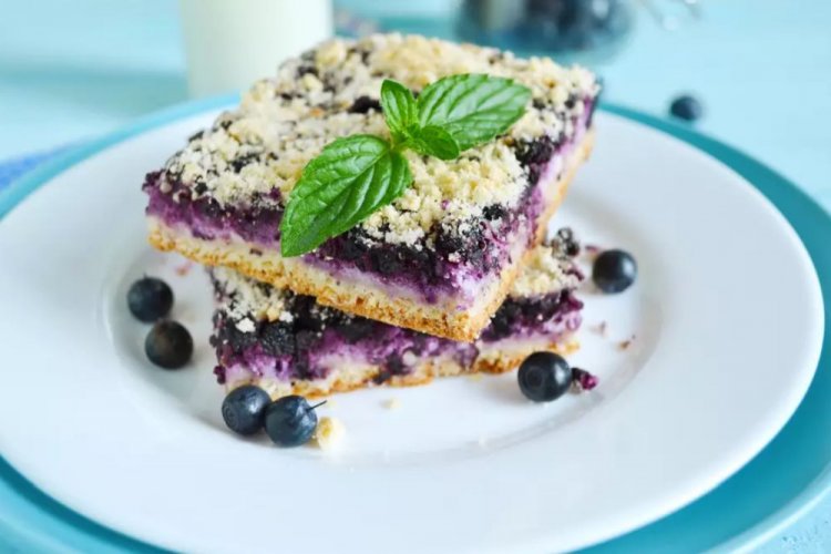 Тертый пирог с черникой