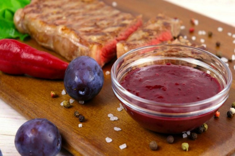 Острый соус из слив и перца чили без варки