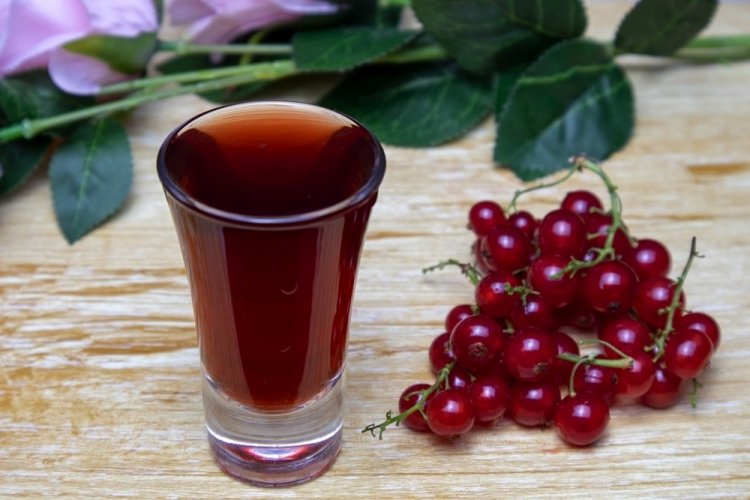 Ликер из красной смородины с бренди