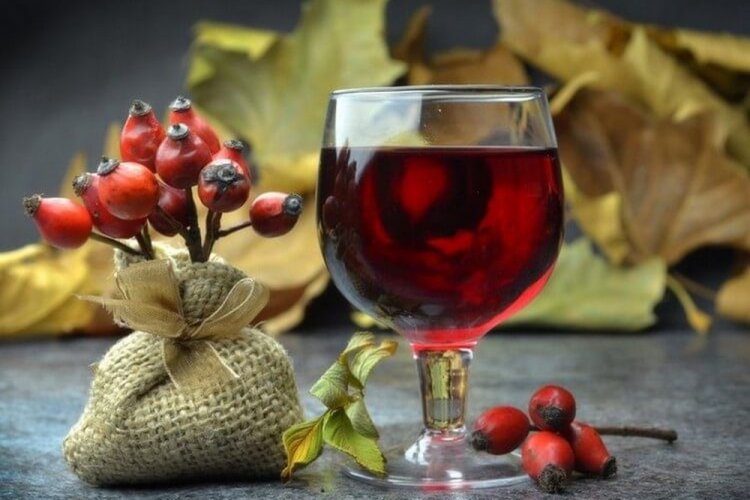 Настойка из ирги с медом и шиповником