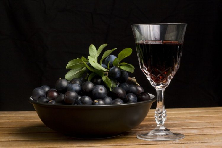 Настойка из ирги с курагой и терном