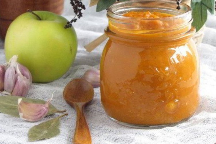 Соус из желтой сливы с яблоками