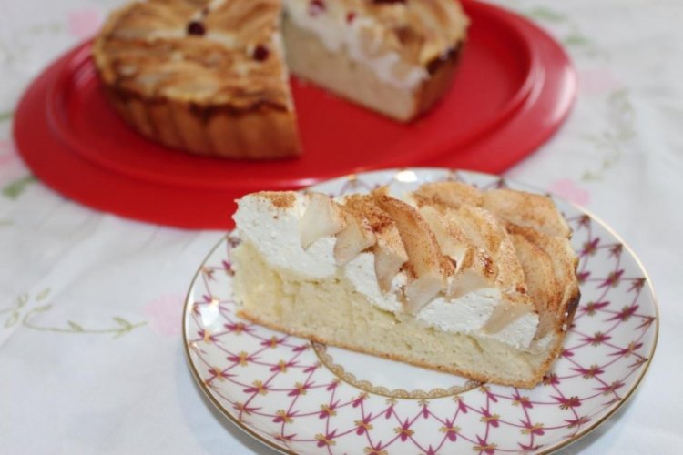 Заливной пирог с яблоками и творогом