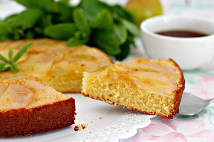 Заливной пирог с яблоками в мультиварке