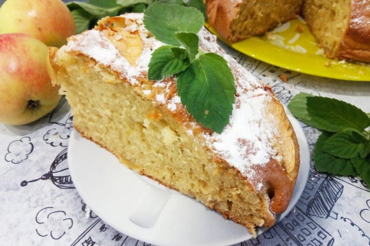 Заливной пирог с яблоками на сметане