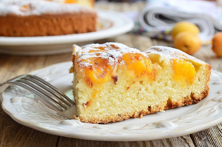 Творожный заливной пирог с абрикосами