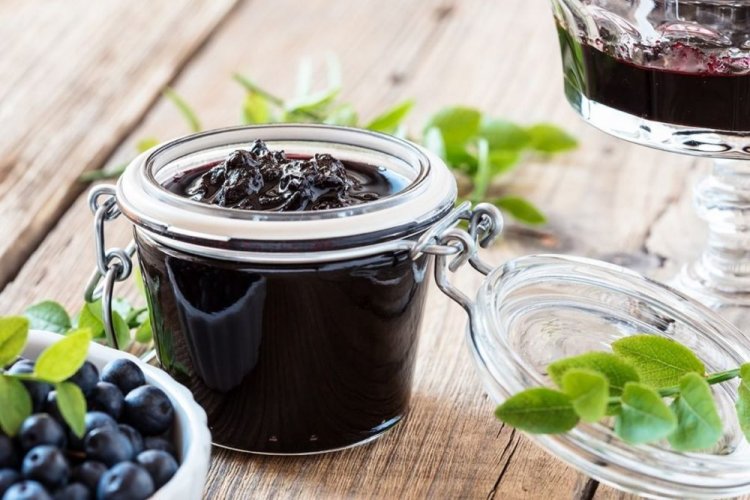 Черника с имбирем и сахаром без варки