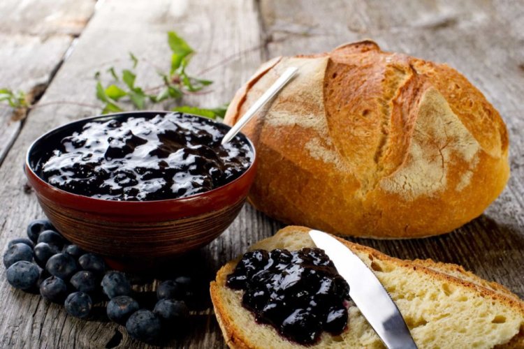 Сырое варенье из черники с лимонным соком