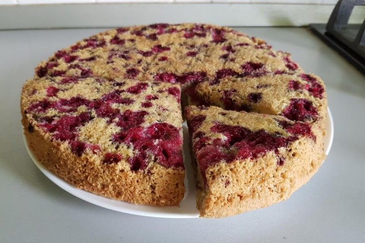 Брусничный пирог на кефире