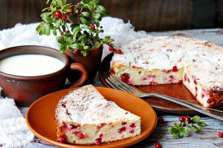 Творожный пирог с брусникой