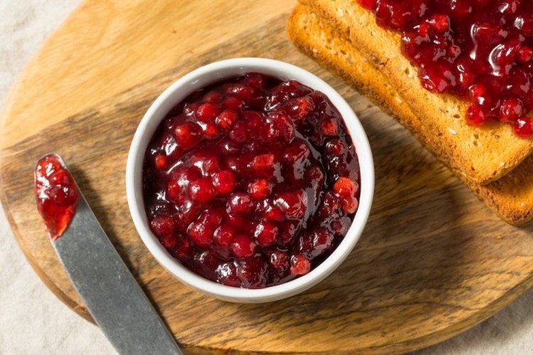 Варенье из брусники с грецкими орехами