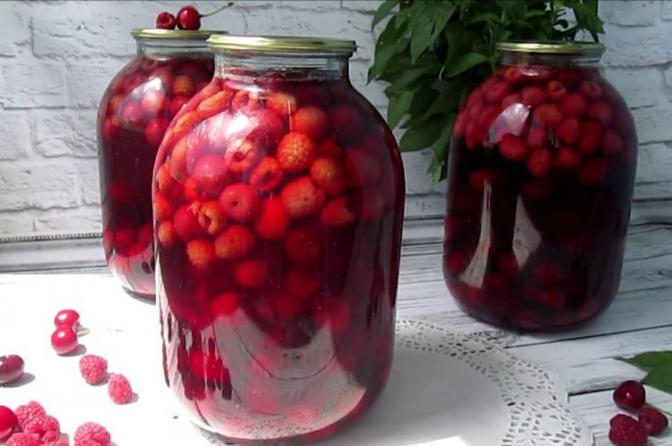 Компот из вишни, малины и смородины на зиму