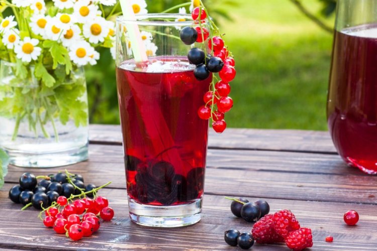 Компот из малины и смородины с корицей на зиму