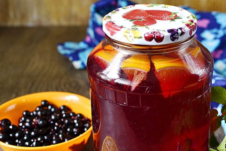 Компот из красной и черной смородины с апельсином на зиму