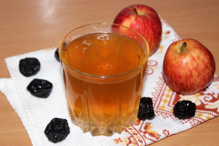 Компот из чернослива и яблок