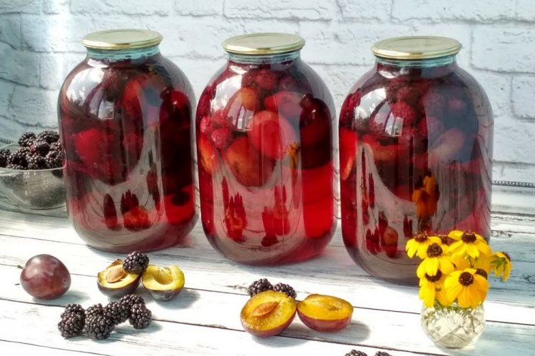 Компот из чернослива и ежевики на зиму