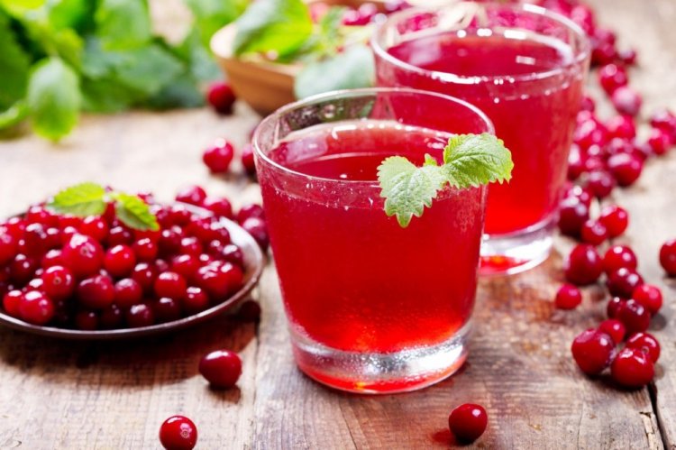 Компот из земляники и клюквы