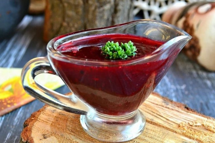 Соус из помидоров и ирги с красным вином на зиму