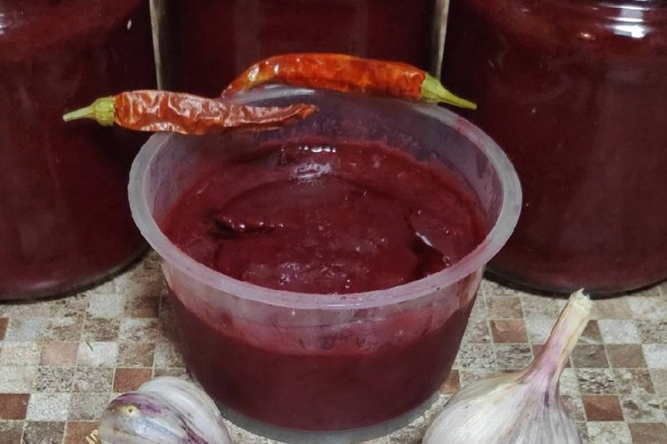 Острый соус из ирги на зиму