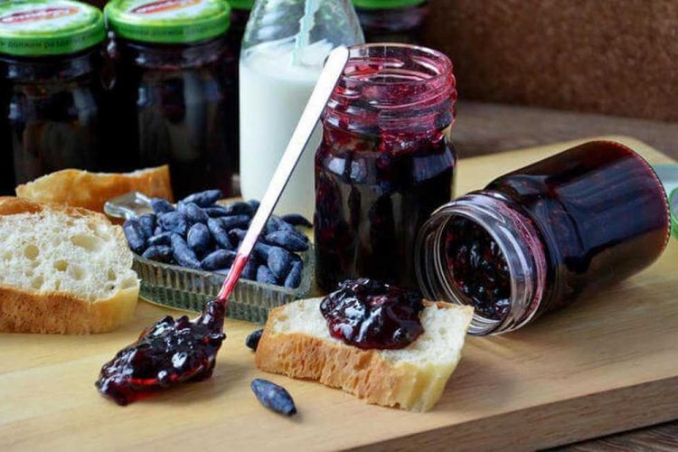 Джем из жимолости с ревенем