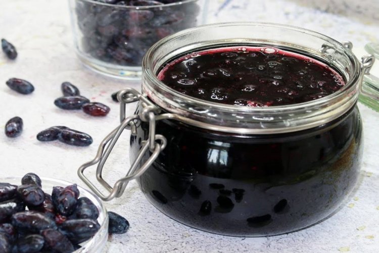 Джем из жимолости с желирующим сахаром