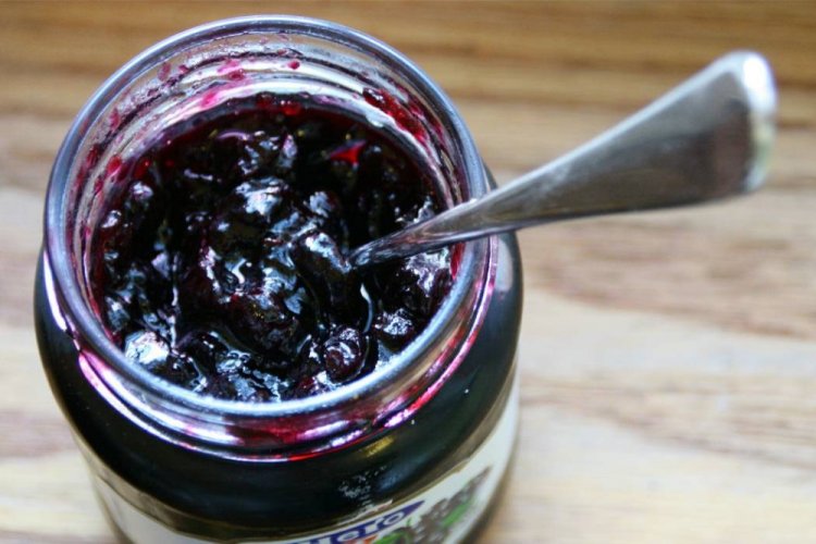 Джем из жимолости и красной смородины