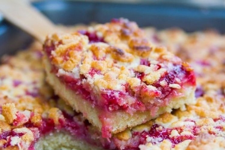 Песочный пирог с земляникой