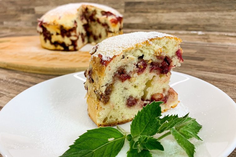 Заливной пирог с земляникой