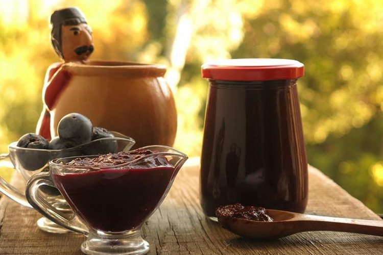 Соус из терна с изюмом на зиму