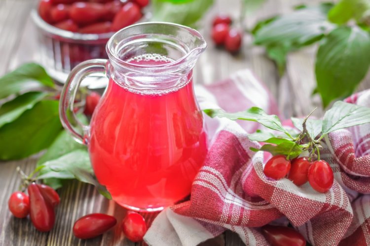 Компот из кизила, шиповника и калины